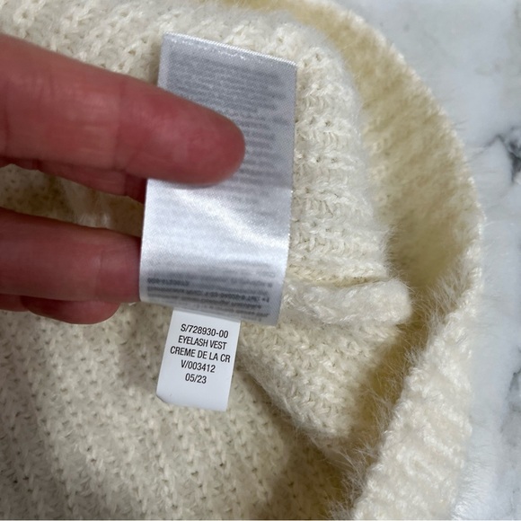 Old Navy Mock-Neck Eyelash Fuzzy Knit Sweater Vest Cream Sleeveless Sweater XL - Picture 6 of 7